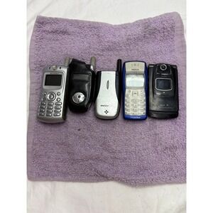 5 vintage group of old cellphones